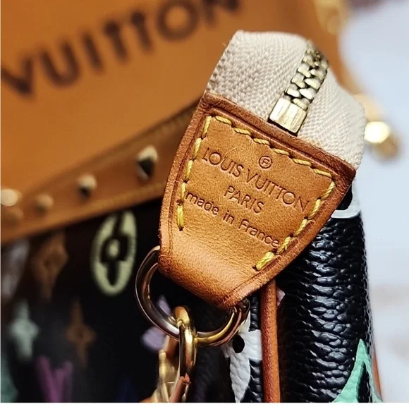 Louis vuitton Takashi Murakami multicolored monogram black pochette - Picture 4 of 12